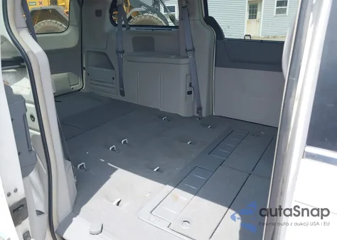 2010 Chrysler Town & Country Touring from USA, damaged, VIN 2A4RR5D13AR110295